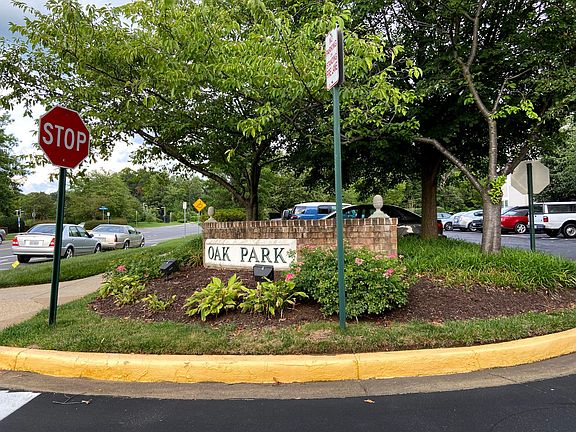 Oak Park Entrance