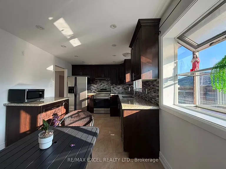 83 Marilake Dr #MAIN FLOOR — Photo 17