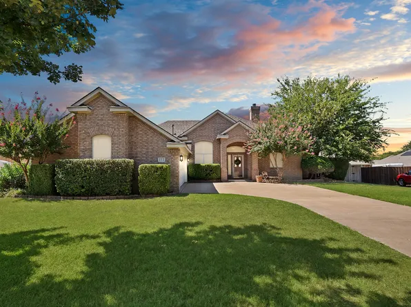 111 Honeysuckle Dr, Justin, TX 76247