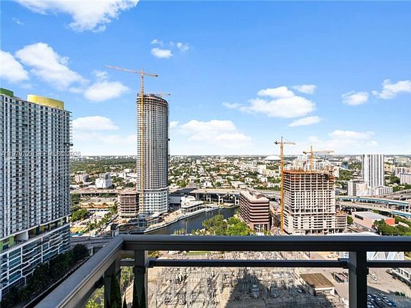 4th image of 92 SW 3rd St APT 3409