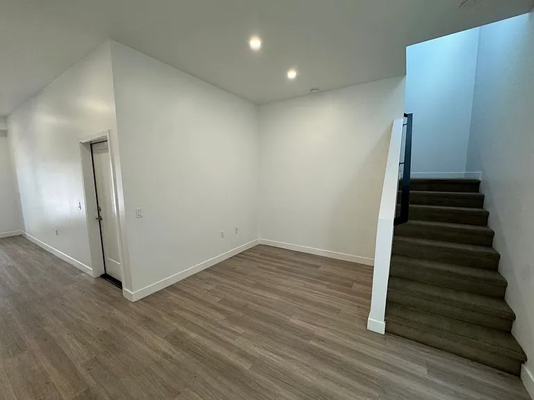 615 N 6th Ave — Photo 3