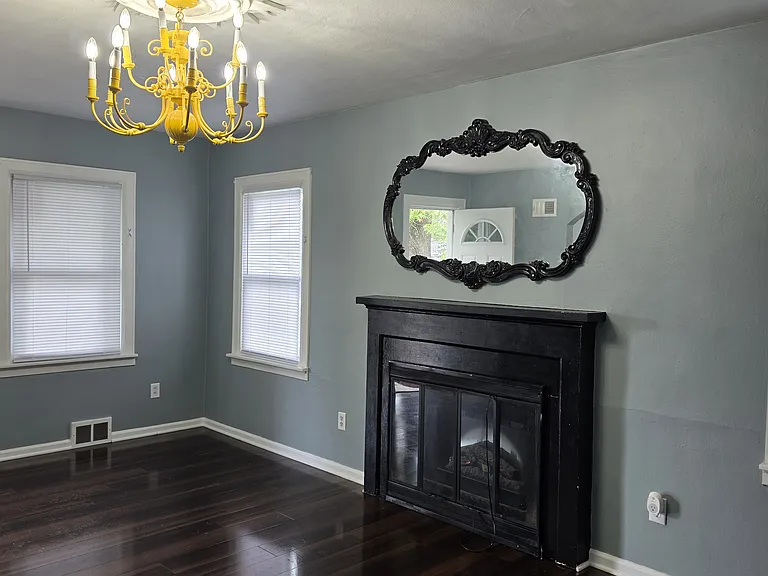 868 Larkin Ave — Photo 3