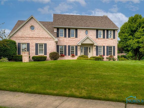 3rd image of 26499 Laurel Ln