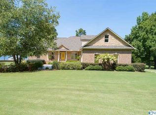 633 Signal Point Rd, Guntersville, AL 35976