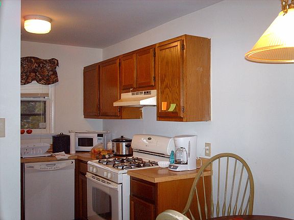 Eat-in Kitchen Full Size