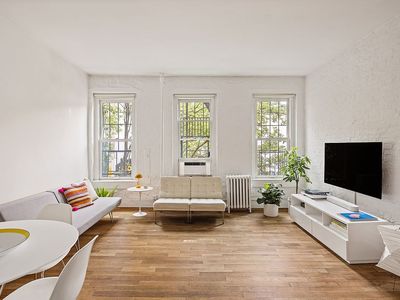 305 E 4th St APT 2, New York, NY, 10009