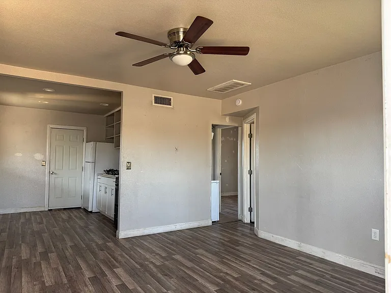 472 Hunter Dr — Photo 4