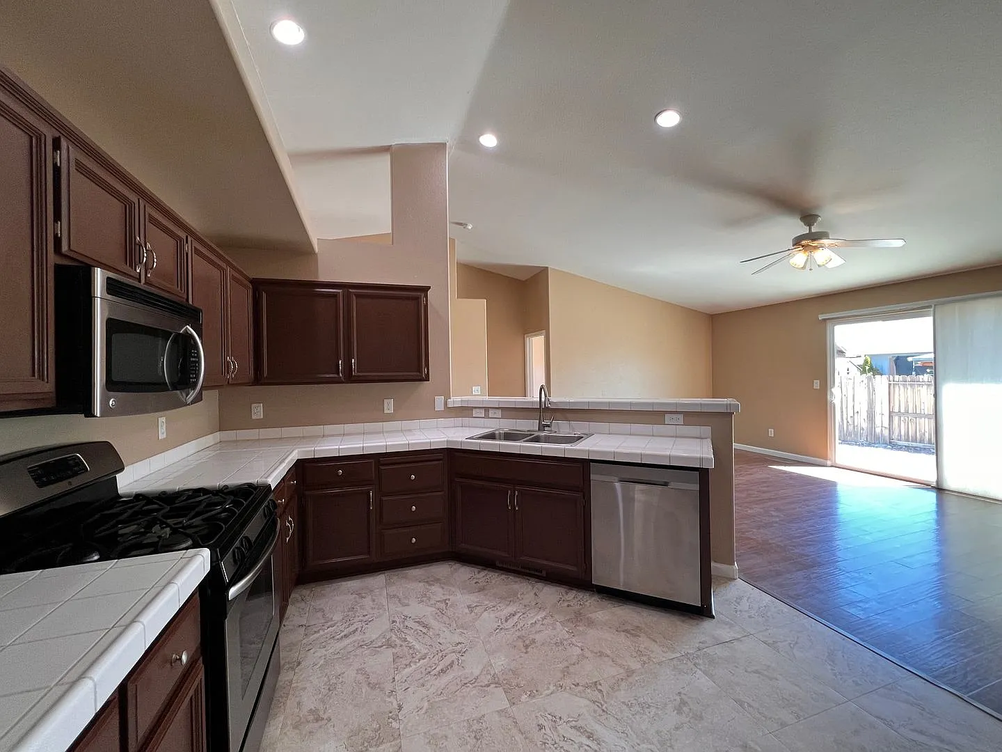 4 Bedroom 2 Bath Home in Fernley — Photo 4