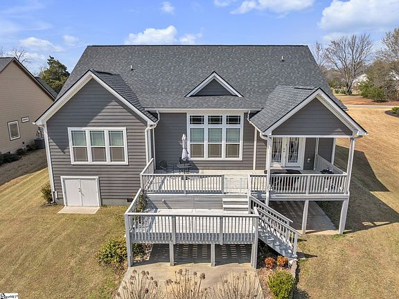 3rd image of 135 Weatherly Rd