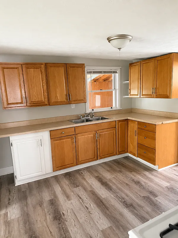 2 bed, 1.0 bath, $1,300 — Photo 2