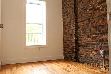 Rented by aptsandlofts.com