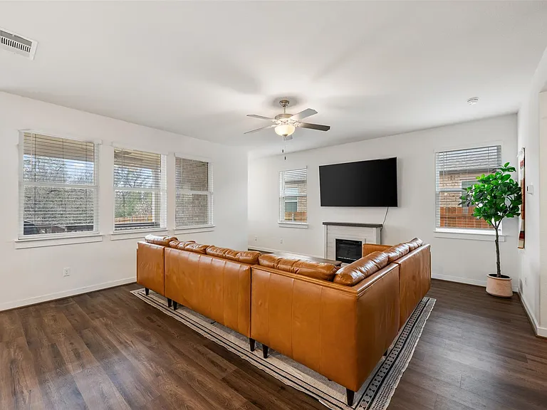 8204A Prairie Rye Dr — Photo 6