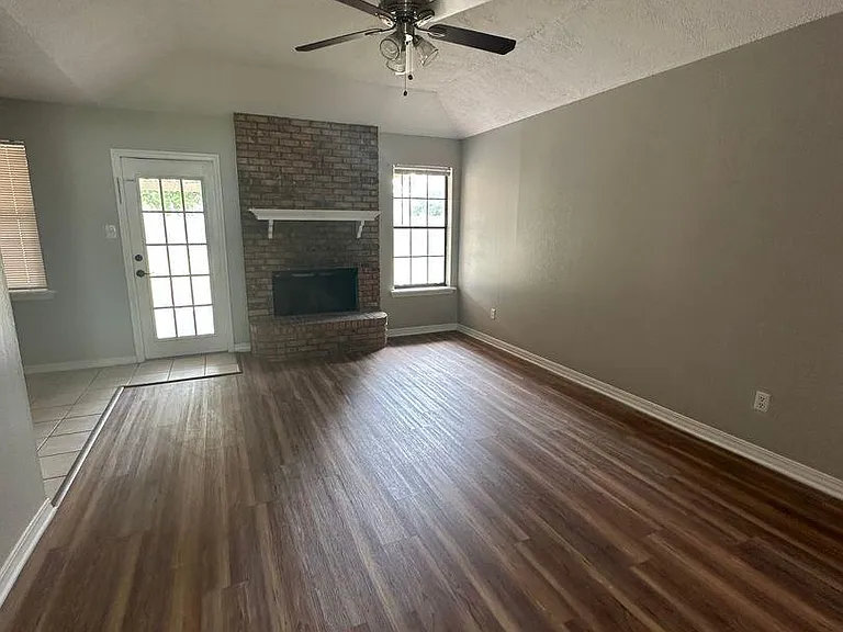 2426 Brookhaven Dr — Photo 4