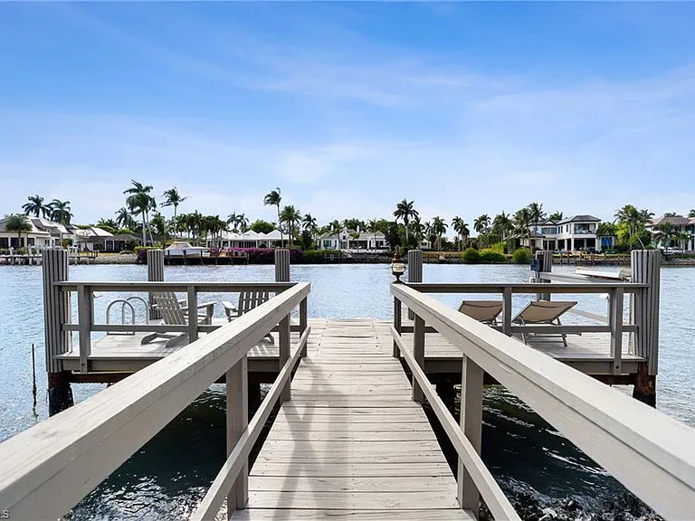 1060 Galleon Dr — Photo 25