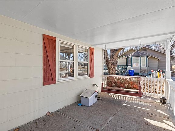 2nd image of 805 Rhodes Ave