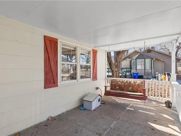 805 Rhodes Ave, Grandview, MO 64030