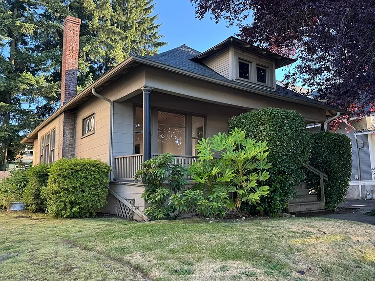 4920 SE Franklin St — Photo 1