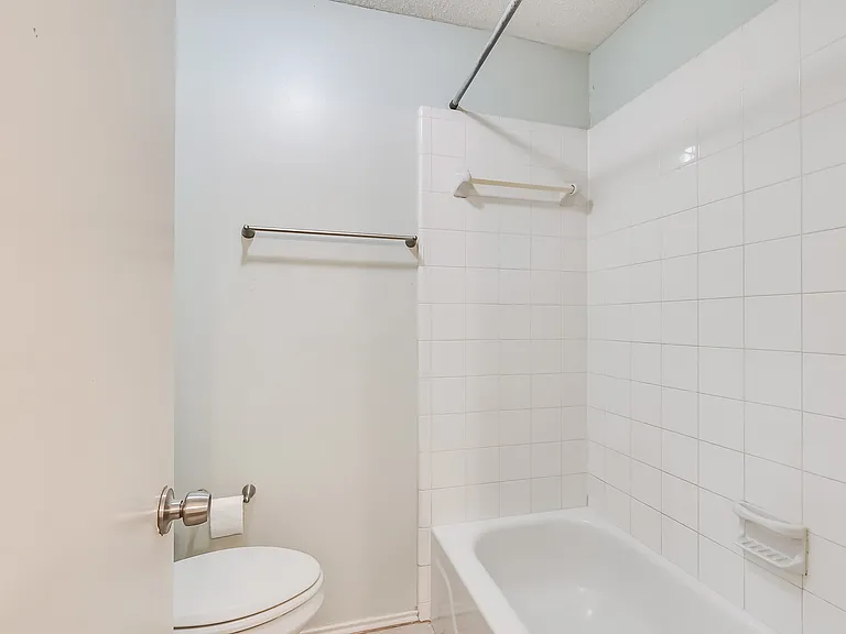 2106 Heather Dr — Photo 23