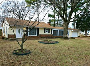 6432 Darlow Dr, Saint Louis, MO 63123