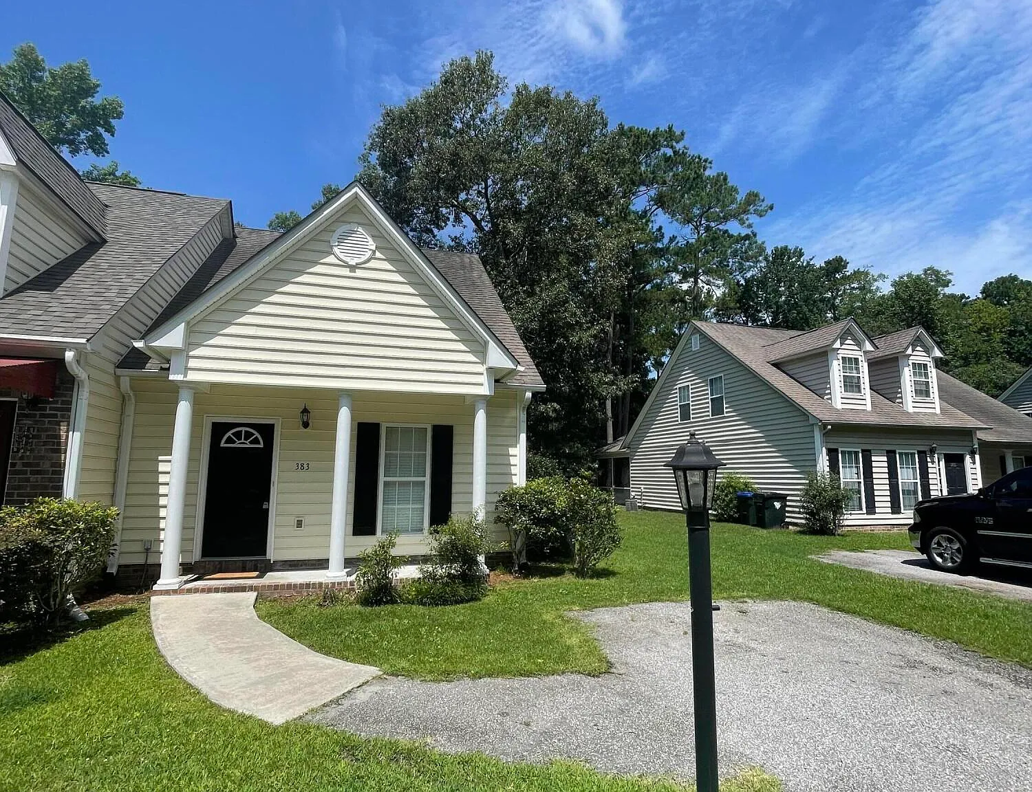 3 bed, 2.0 bath, 1180 sqft, $2,050 — Photo 2