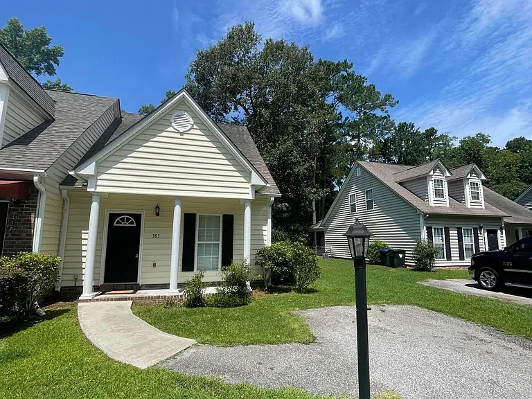 383 Springview Ln — Photo 2