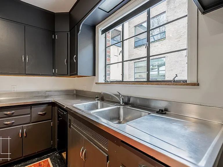 1374 E. Broad St. — Photo 24