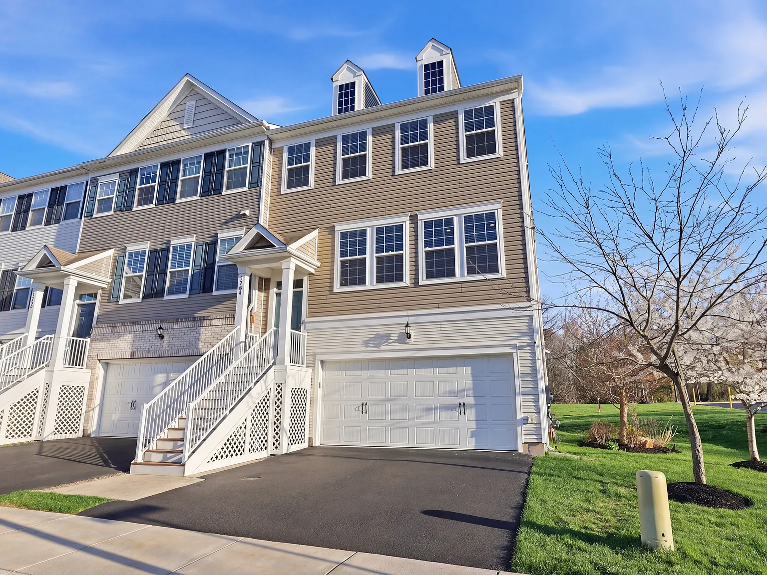 3 bed, 2.5 bath, 2231 sqft, $3,600 — Photo 3