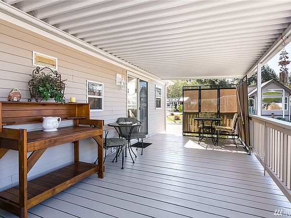 This covered deck is huge! Outdoor dining, relaxing or use as a flexible space. 
