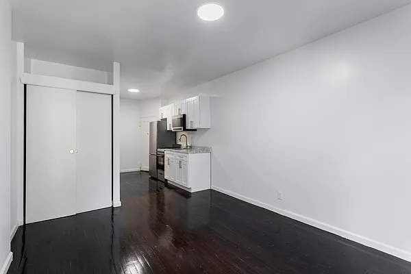 Rented by Bond New York | media 3