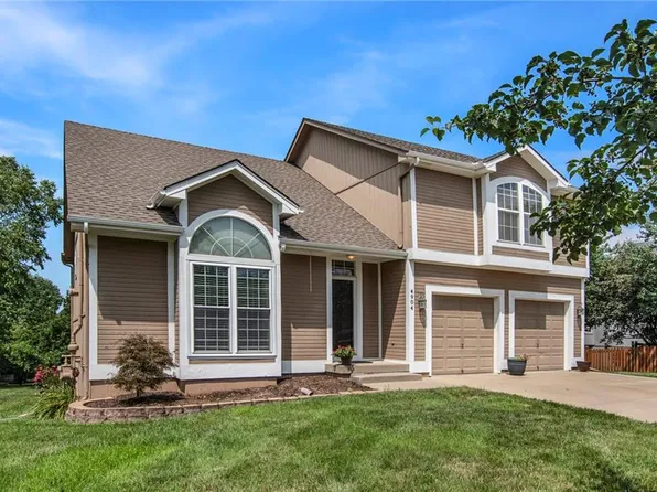 4904 Woodsonia Dr, Shawnee, KS 66226