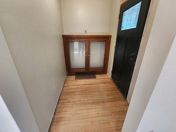 2nd image of 2235 N Vine St