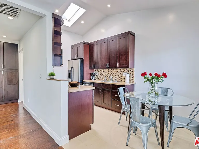 4411 Irvine Ave — Photo 11