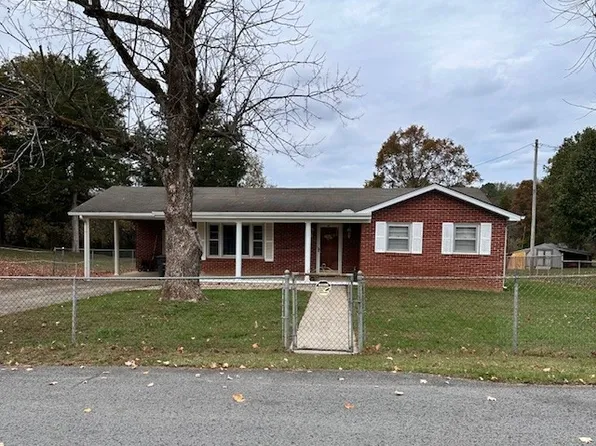 131 Circle Dr, Fayetteville, TN 37334