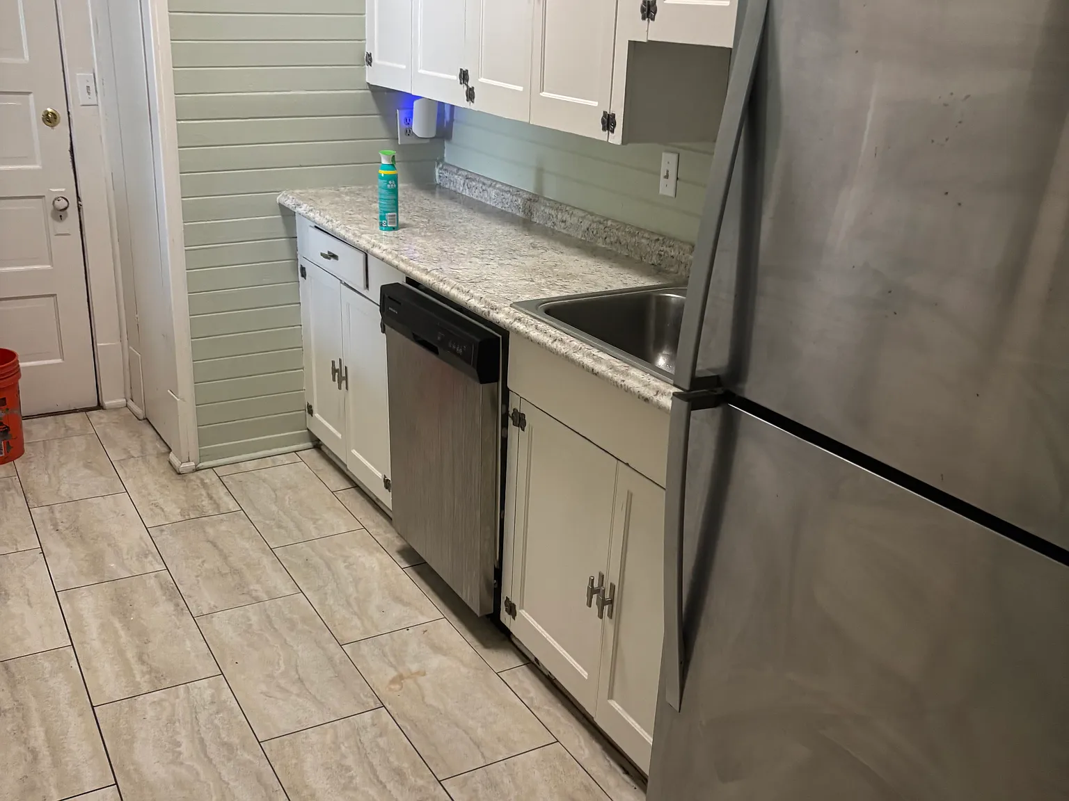 2 bed, 850 sqft, $1,400 — Photo 2