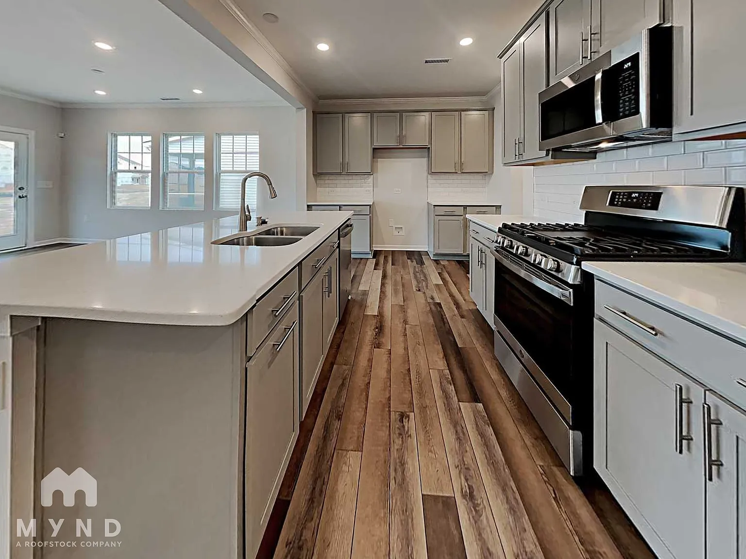 3 bed, 2.5 bath, 1924 sqft, $2,075 — Photo 3