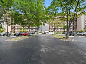 3150 W Rolling Hills Cir