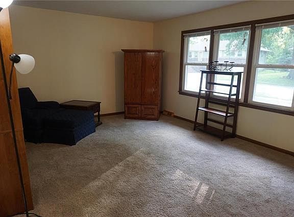 3rd image of 3908 S Bedford Ave