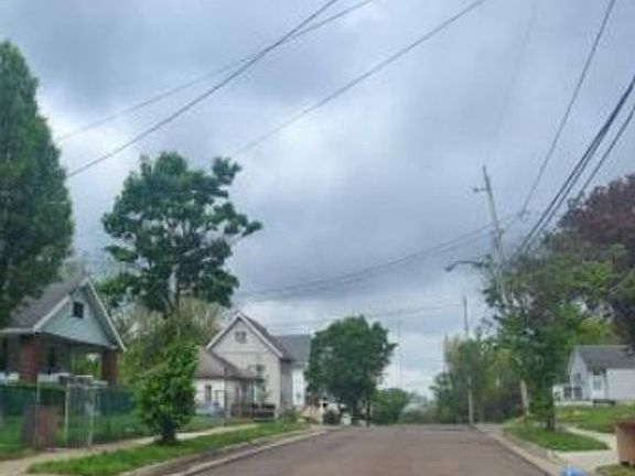 Exterior Neighborhood (street photo)