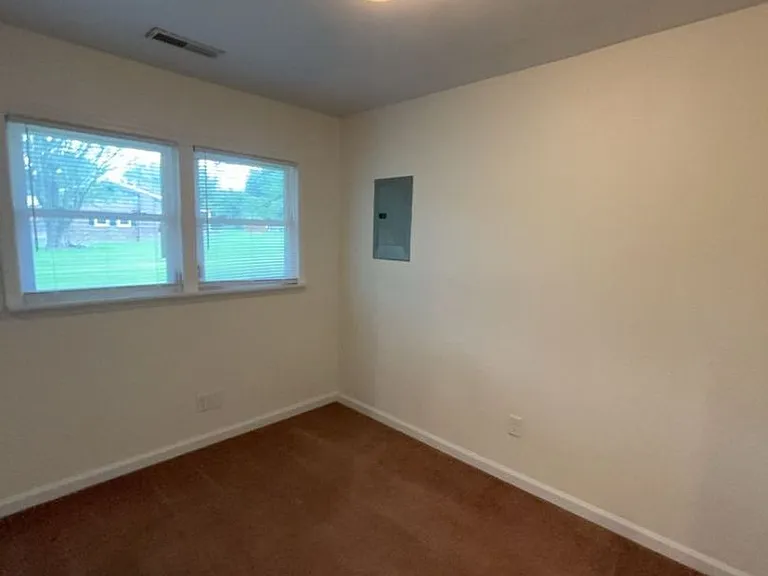 Skyline Apartments — Photo 27