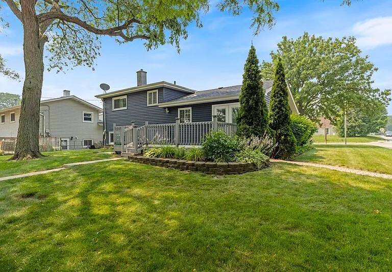 1003 S Finley Rd — Photo 24