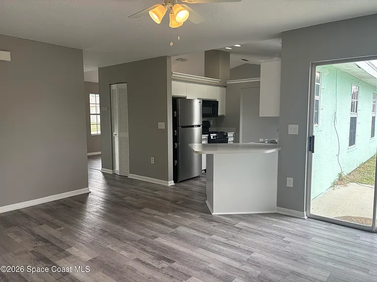 481 Firestone St NE — Photo 12