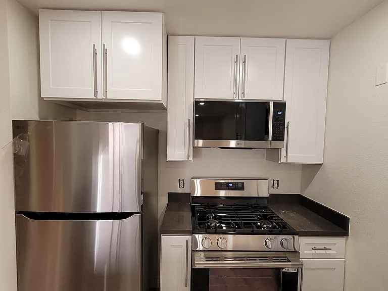 New Hampshire Apartments — Photo 11