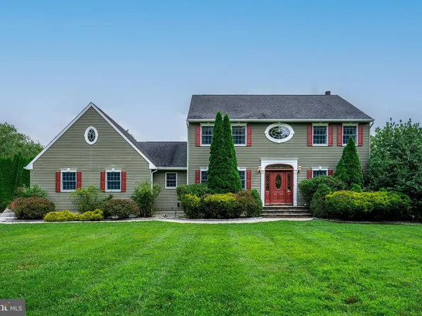 8 Meadowview Dr, Shamong, NJ 08088