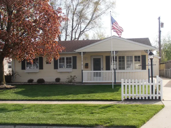 9402 Ellen St, Highland, IN 46322