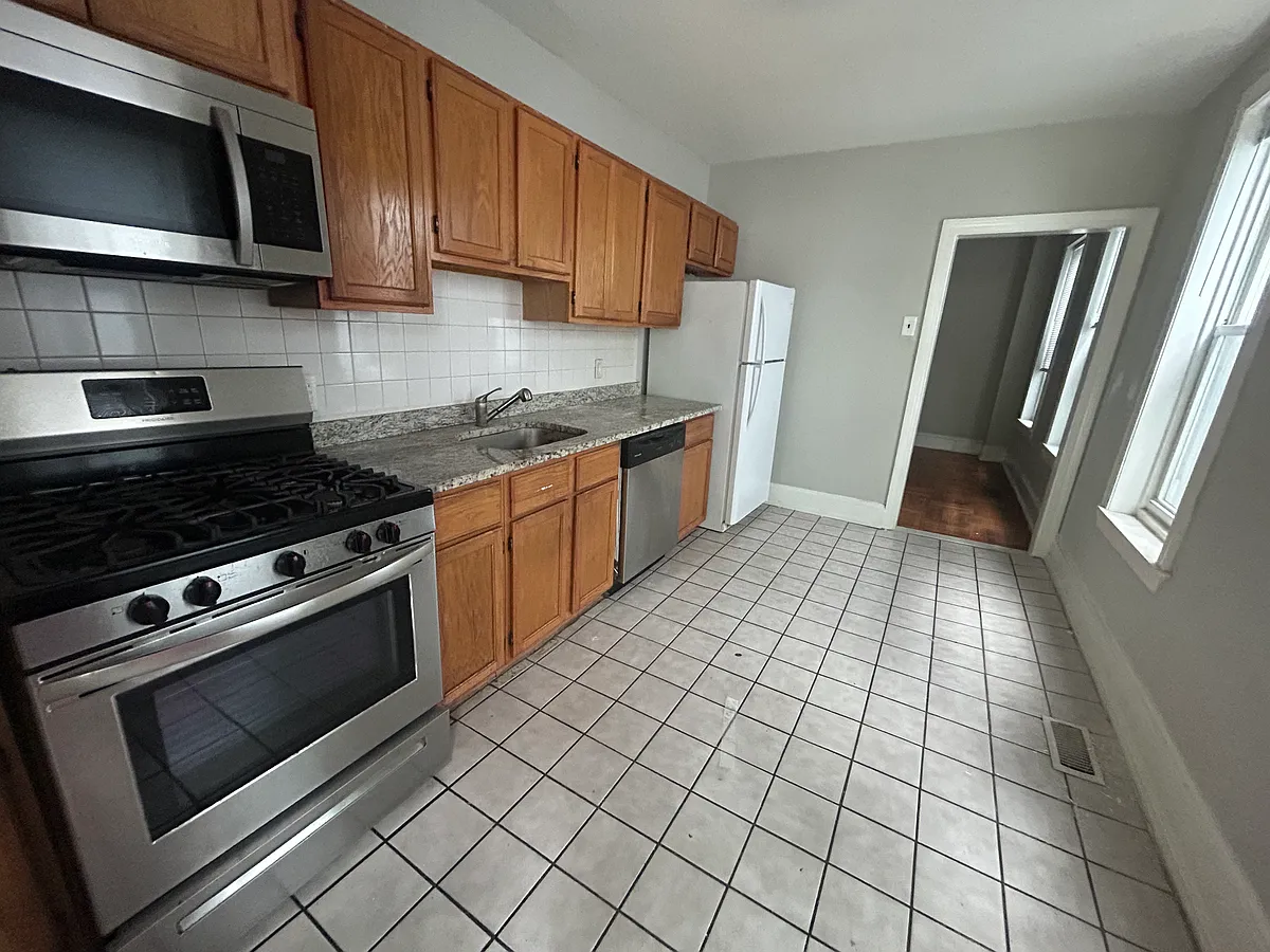 Building Photo - 4159 Ridge Ave #3