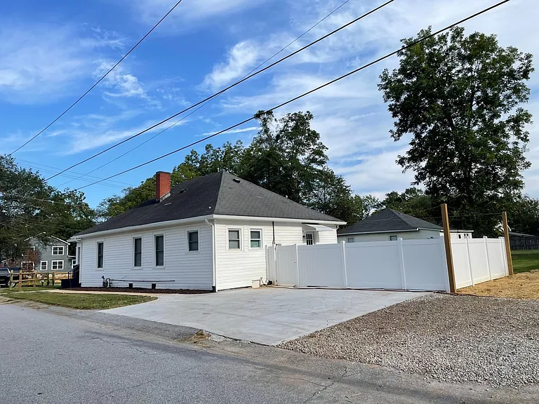 313 N Maple St — Photo 8