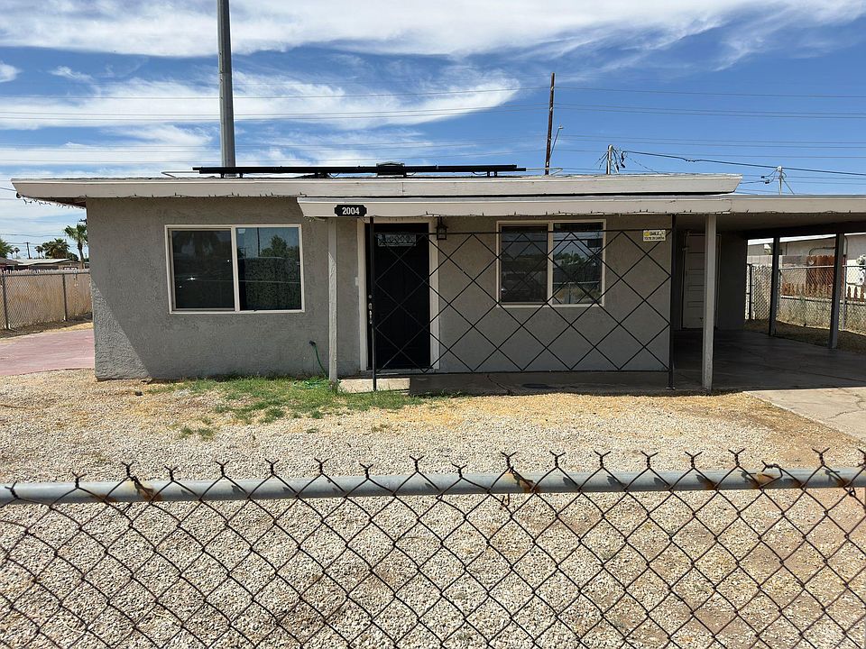 1st image of 2004 E La Mesa St