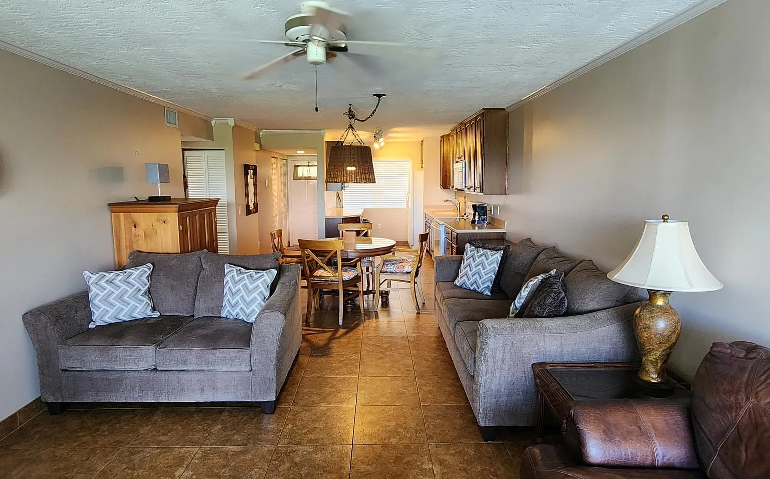 2 bed, 1099 sqft, $3,800 — Photo 4