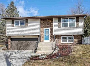 915 Hilly Haven Ct, Green Bay, WI 54311