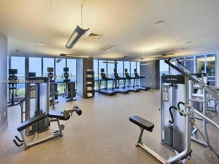 1100 Biscayne Blvd #4402 — Photo 21